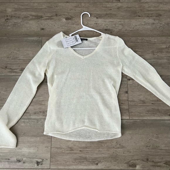 Brandy Melville Sweaters - NWT Brandy Melville Sweater
